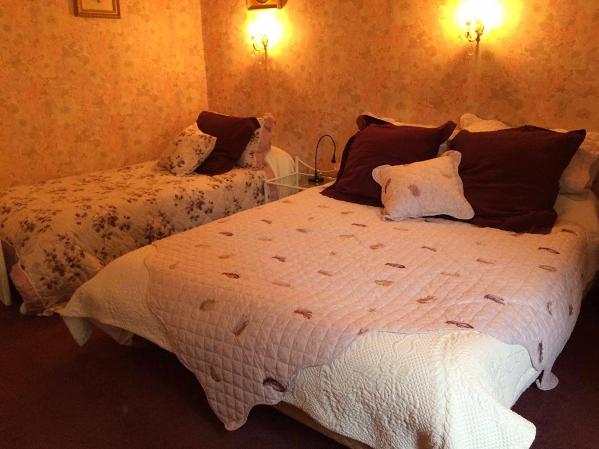 Hotel De France Et De Russie Thiviers エクステリア 写真